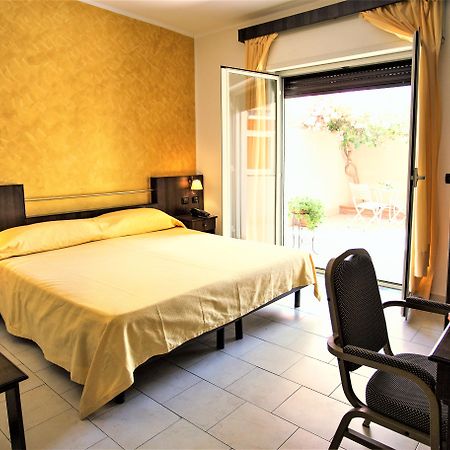 Hotel Marabel SantʼAlessio Siculo Buitenkant foto